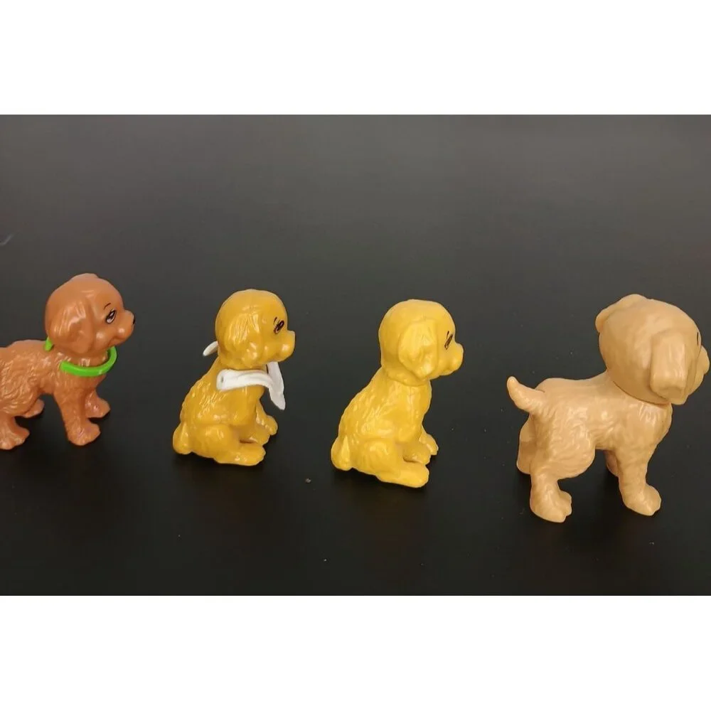 Barbie Doggy Daycare Figurine‎ Set Of 4 Yellow & Brown Plastic Puppies
